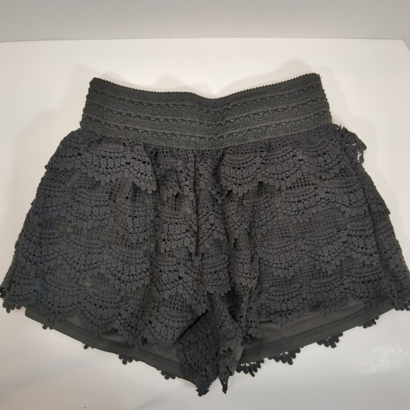 LA Class Cathleen Crochet Womans Black Shorts , NWT , Size - M - Picture 1 of 6